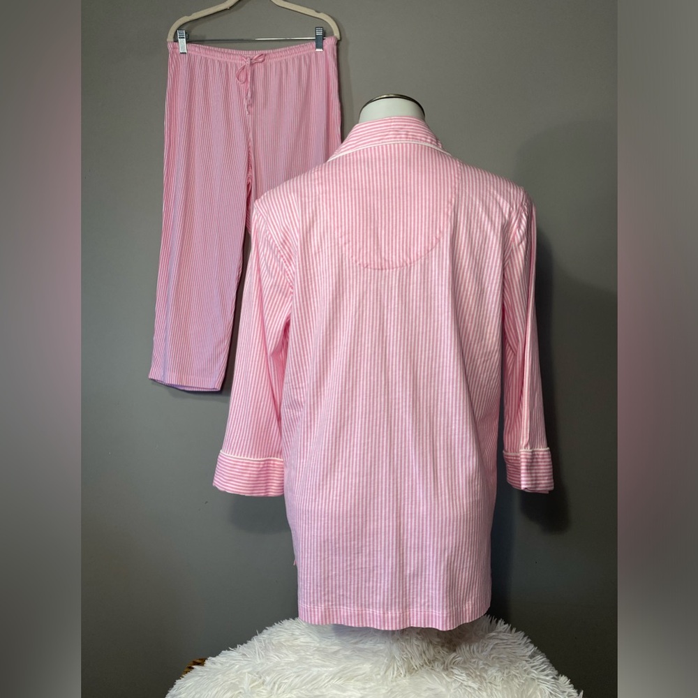 SOLD ❤️Lauren Ralph Lauren 
Ladies M Capri Pajamas Set 
Monogram pocket
Pink - Picture 4 of 8